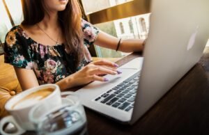 How to Declutter Your Digital Life: A Practical Guide to Digital Minimalism A clean workspace showing how to declutter your digital life